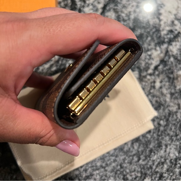 EUC Louis Vuitton 6 Key Holder in Damier Ebene with packaging - Picture 5 of 9